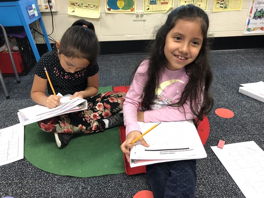 Làm thế nào để bạn phá vỡ rào cản ngôn ngữ của con bạn